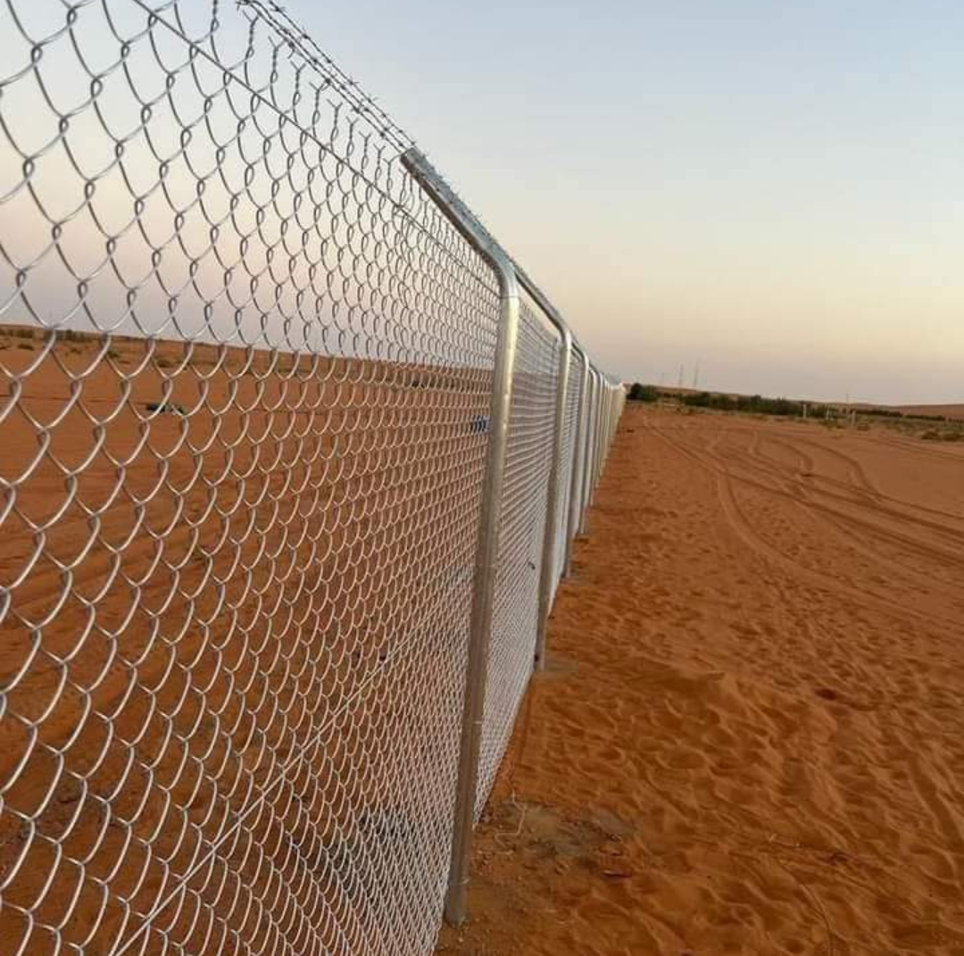 شبوك ومظلات وسواتر وبيوت الشعر والهناجر