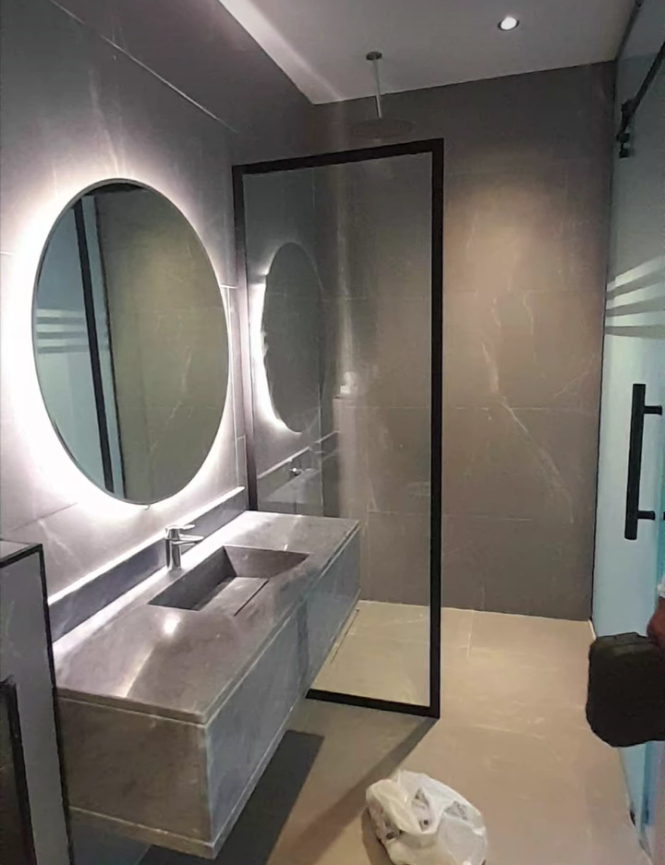 التركيب الزجاج والمرايه في الرياض