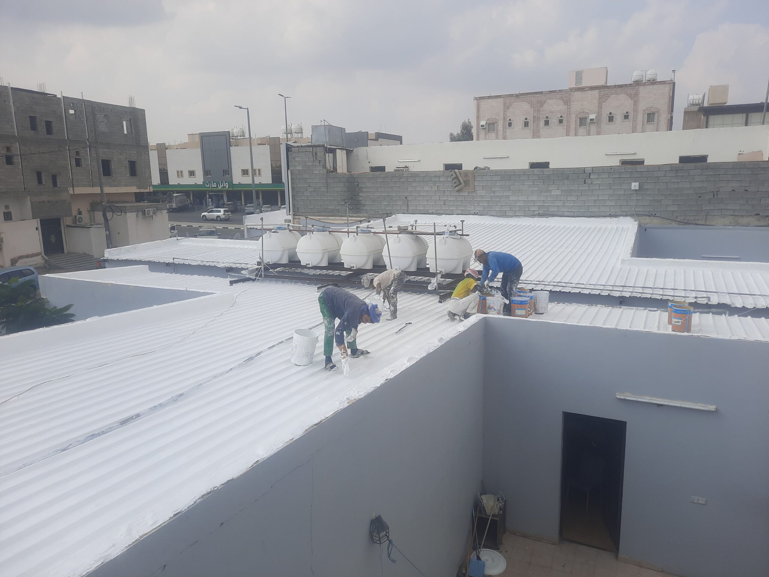 عزل الاسطح والهناجر من تسريب مياة الأمطار وعاكس لل