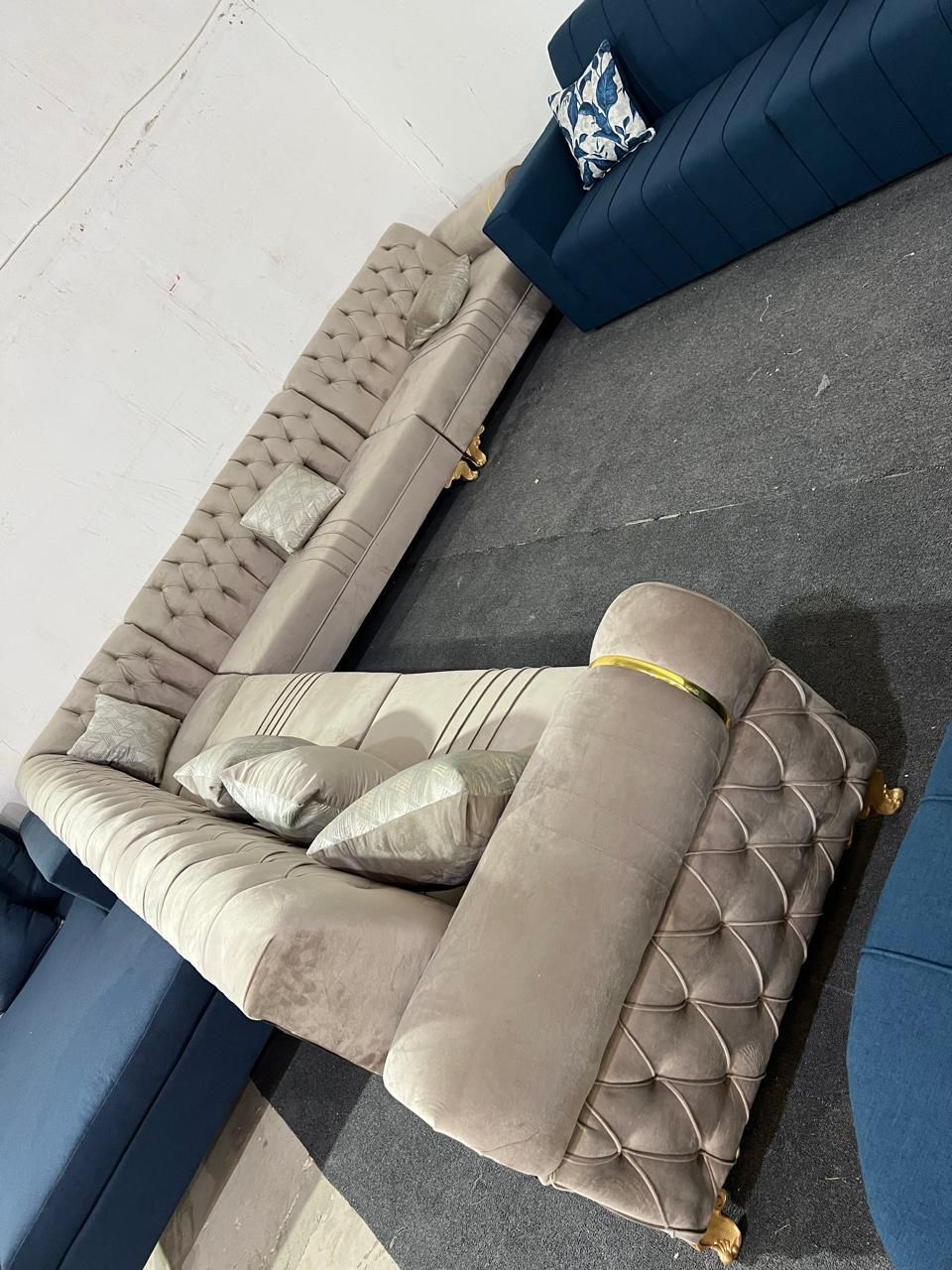 نبيع ونشتري الأثاث المستعمل والجديد بأسعار مناسبة