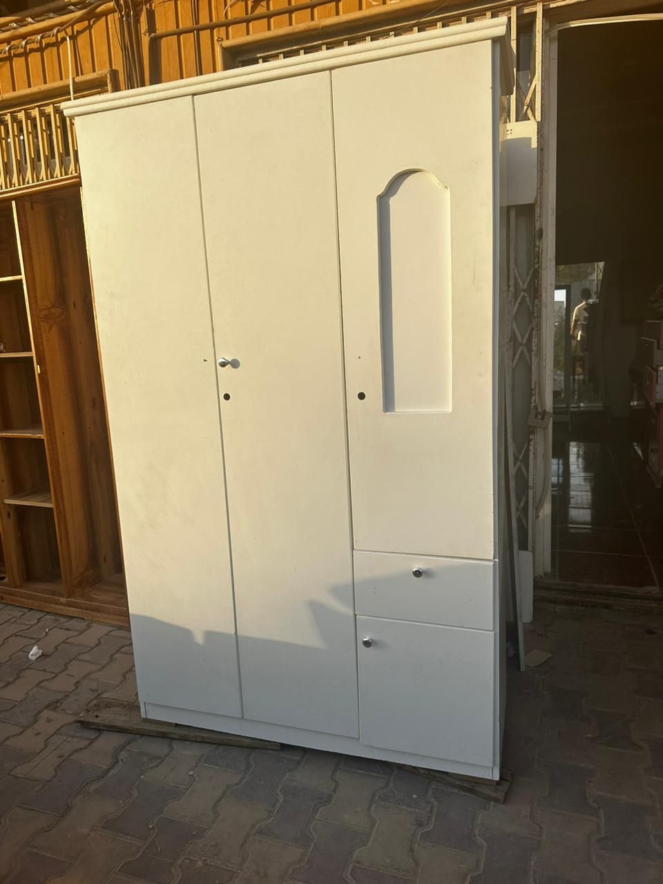 نبيع ونشتري الأثاث المستعمل والجديد بأسعار مناسبة