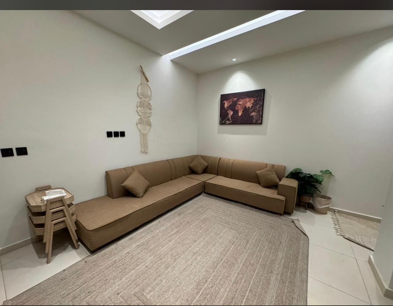 نبيع ونشتري الأثاث المستعمل والجديد بأسعار مناسبة