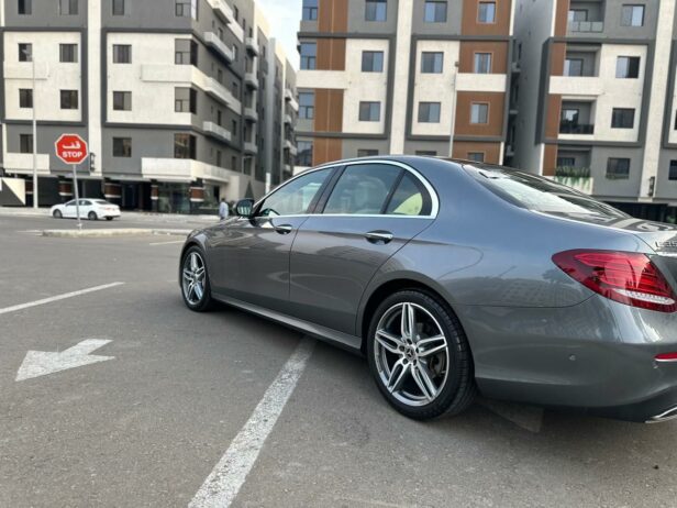 سياره مرسيدس E350 للبيع الجاد