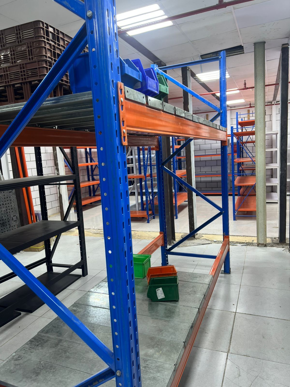 رفوف مستودعات ومحلات تجارية ارفف تخزين رفوف بقاله