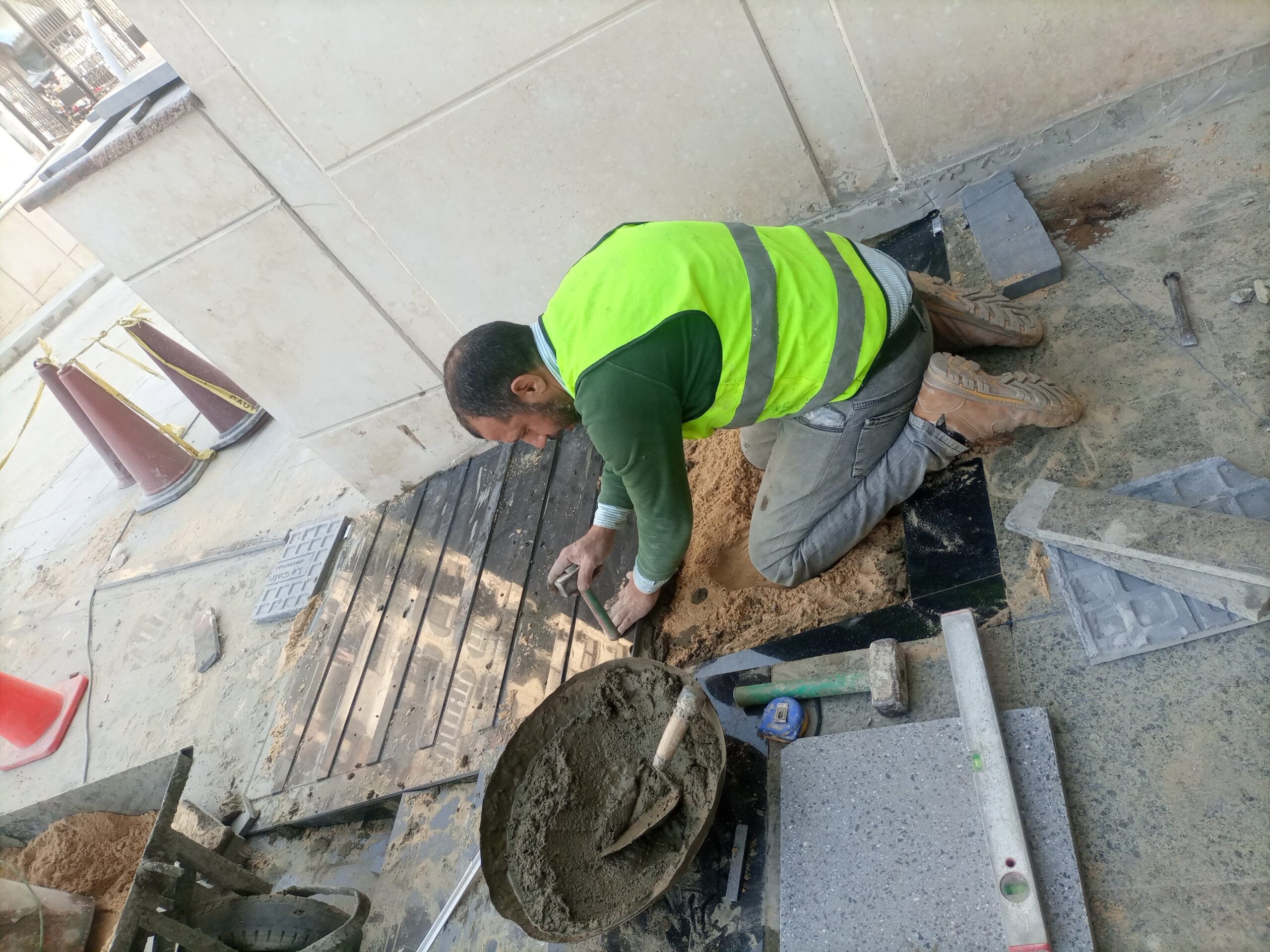 مبلط سراميك مصرى ممتاز ورخام جميع المقاسات بأسعار