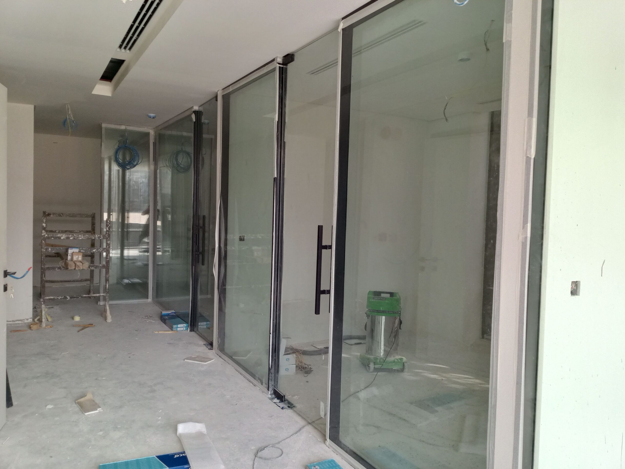 لجميع اعمال الزجاج السكريت