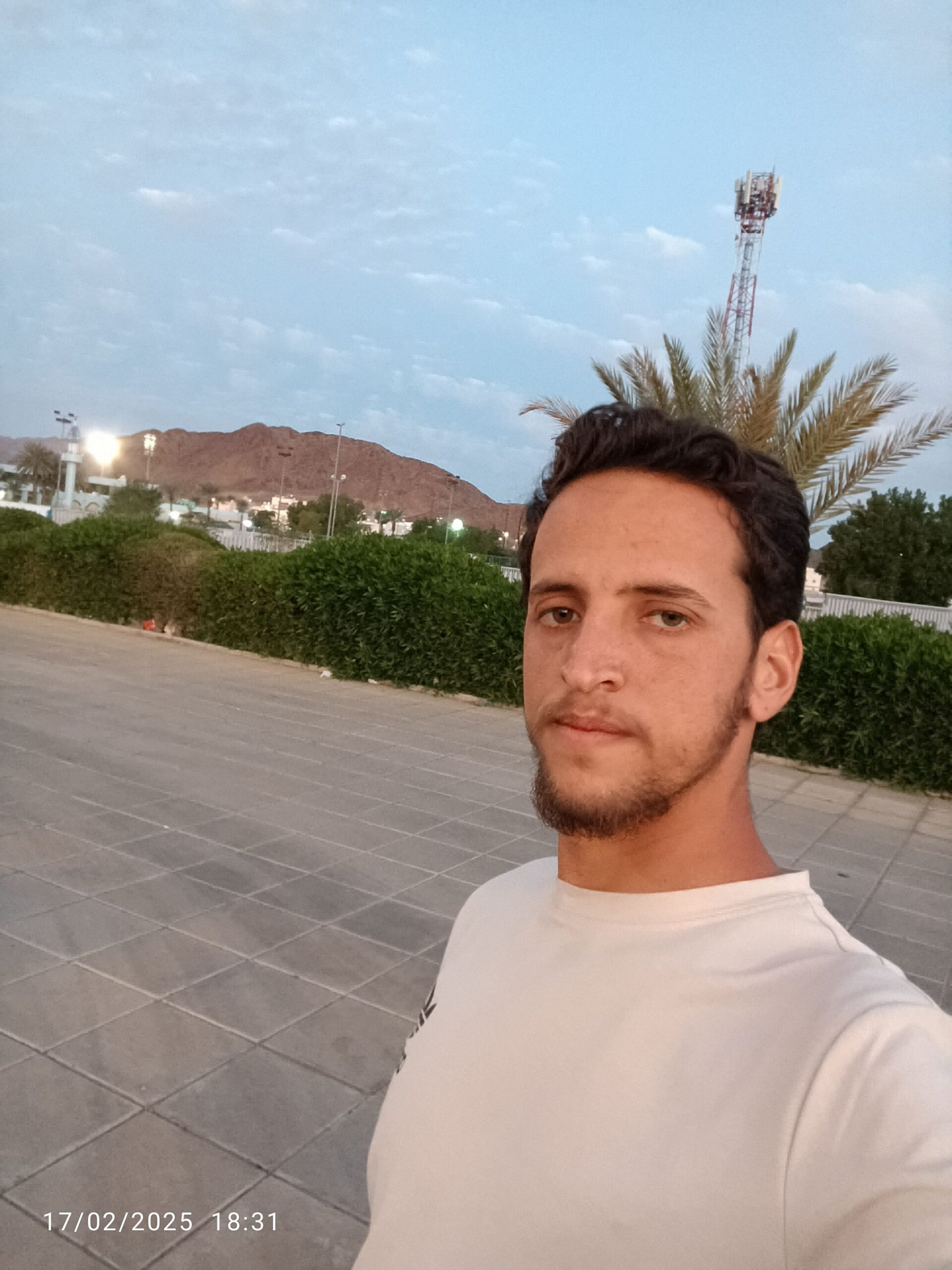 كهربائي منازل تأسيس تشطيب تركيب نجف تركيب بروفايل