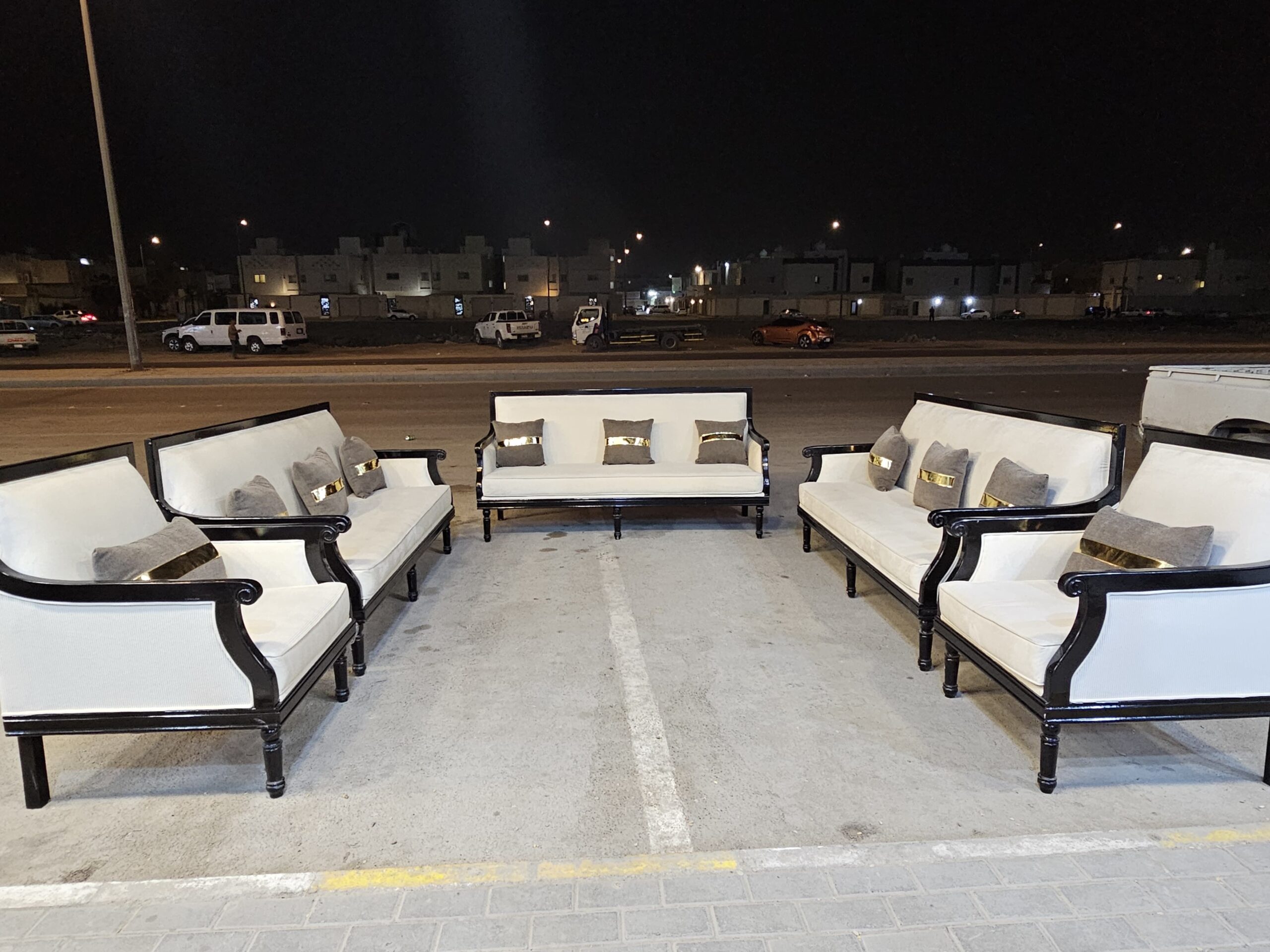 أغراض منزلية شبه جديدة بأسعار مناسبة كنب ومطابخ وغ