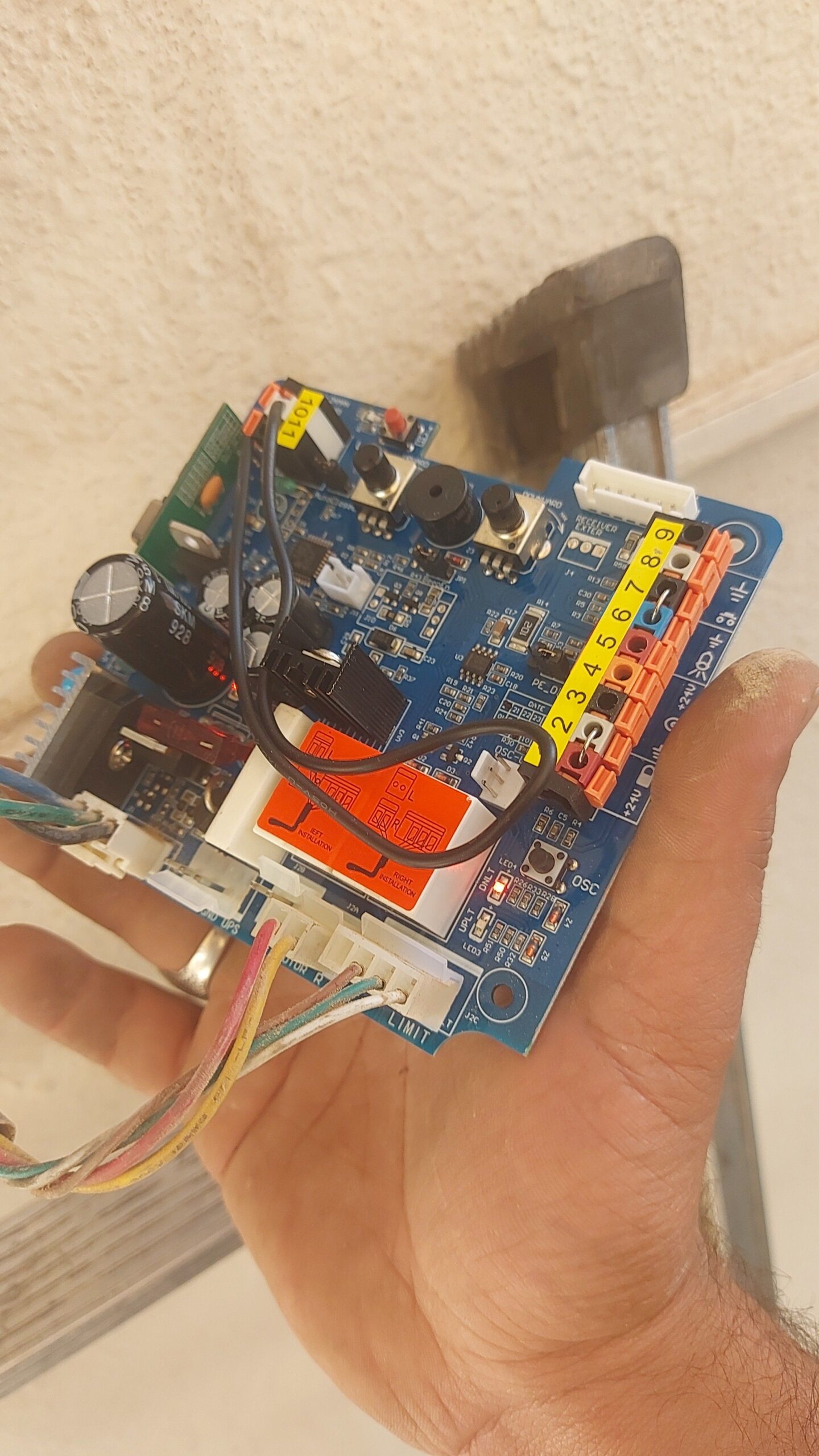 توريد وتركيب وصيانة ابواب الكراج الأتوماتيكيه ونوا