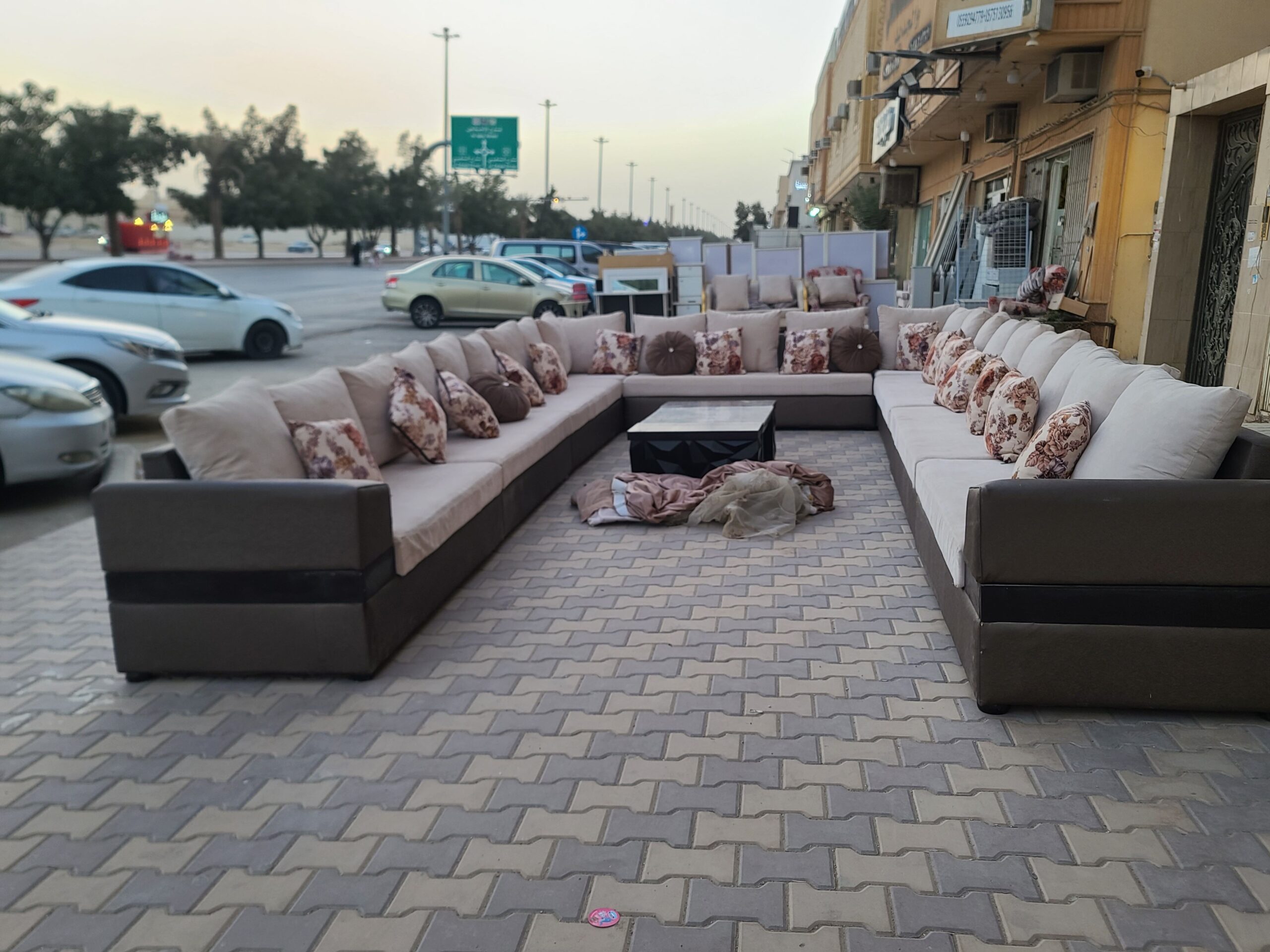 أغراض منزلية شبه جديدة بأسعار مناسبة كنب ومطابخ وغ