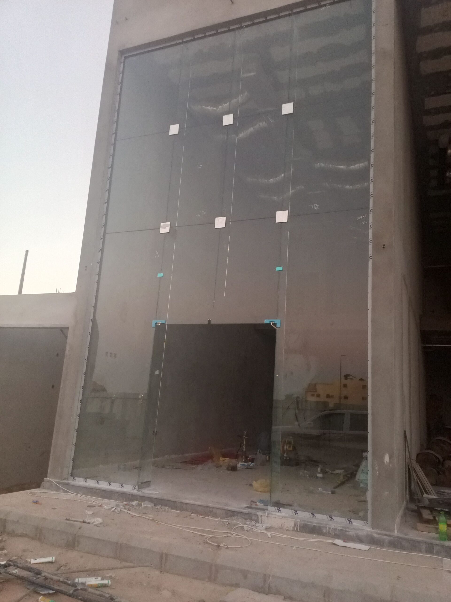 لجميع اعمال الزجاج السكريت