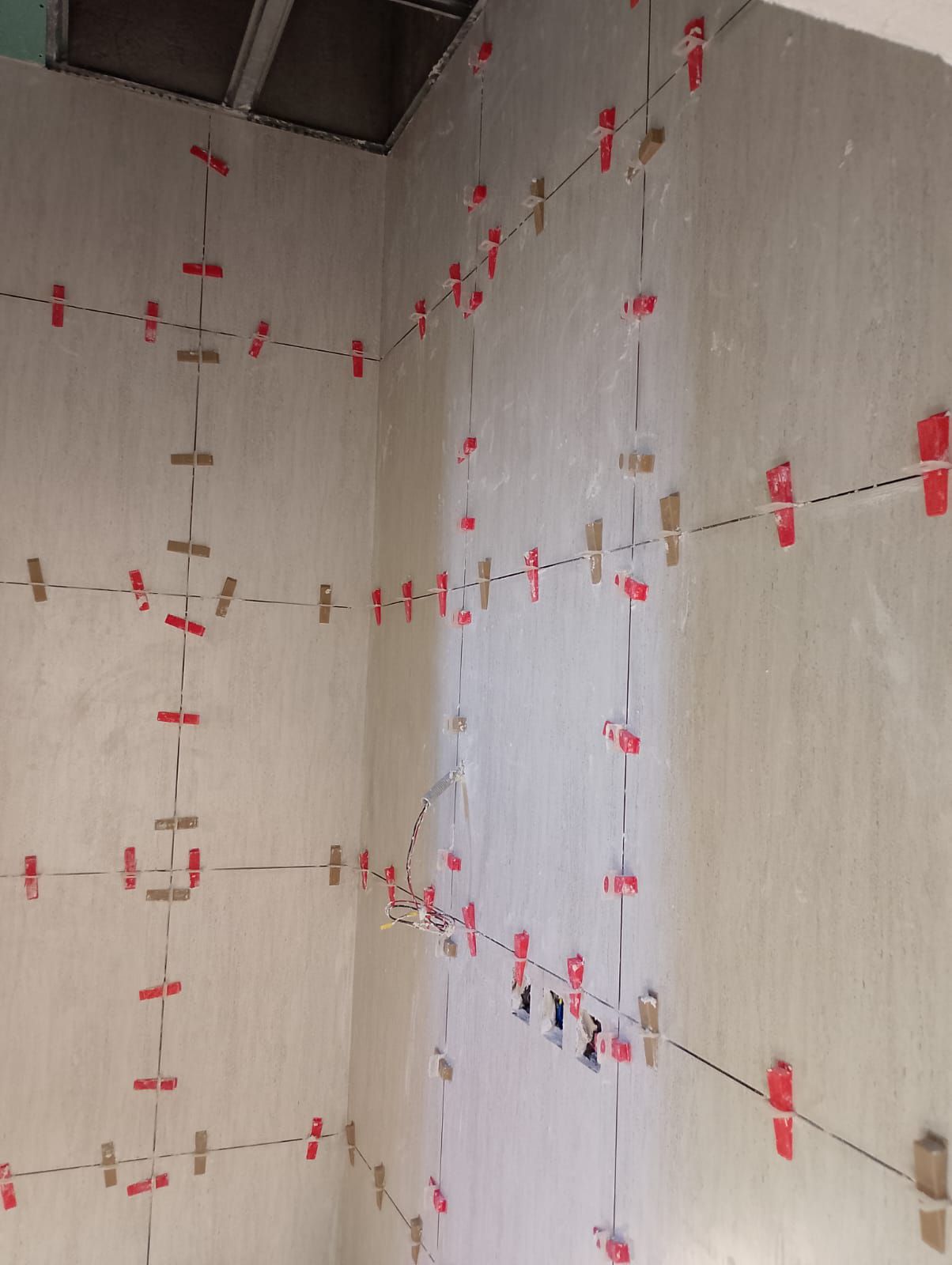 مبلط محترف لتركيب جميع انواع السيراميك والبورسلان