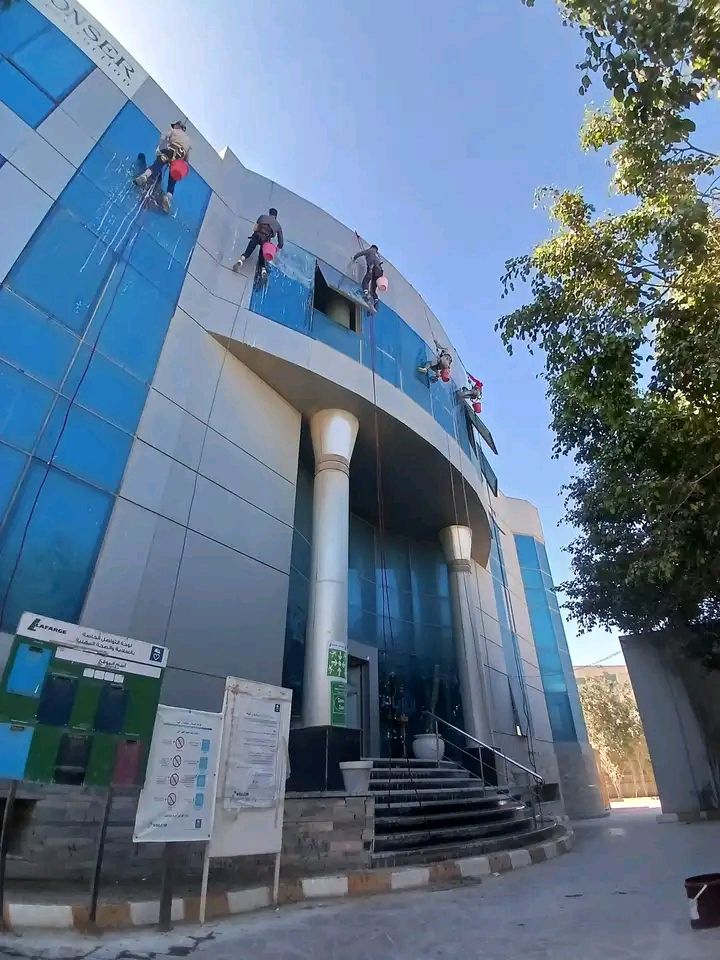 شركة تنظيف واجهات الزجاج الأول في جده