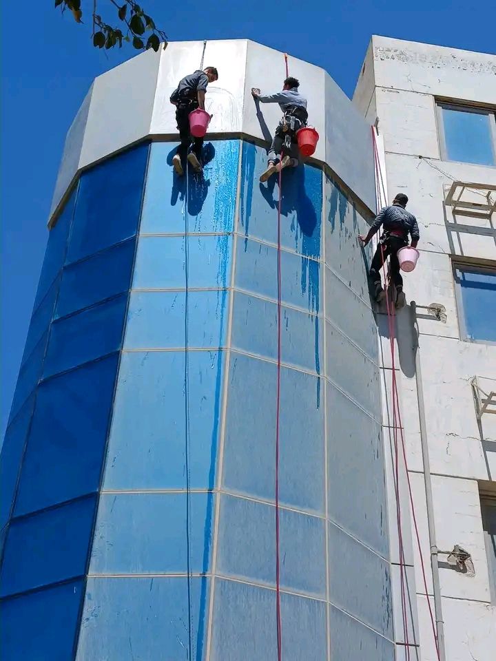 شركة تنظيف واجهات الزجاج الأول في جده