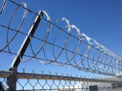 شبوك تسوير الأراضي والمنشآت