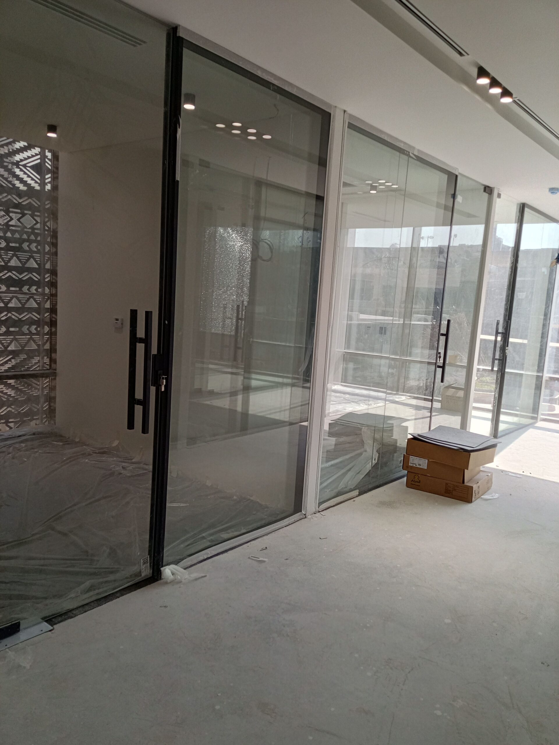 لجميع اعمال الزجاج السكريت