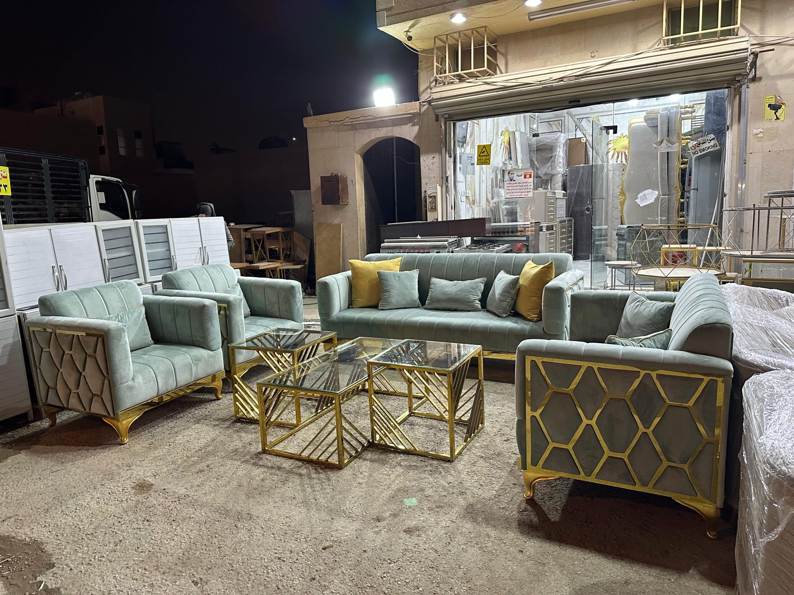 أغراض منزلية شبه جديدة بأسعار مناسبة كنب ومطابخ وغ