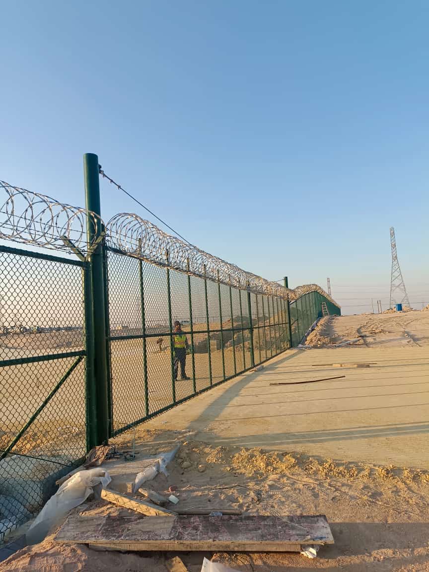 مقاول شبوك ومظلات وهناجر