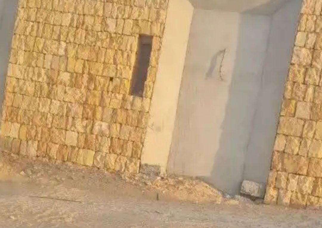 بنا الحجر الطبيعي والتراث الشعبي والبيوت الطين