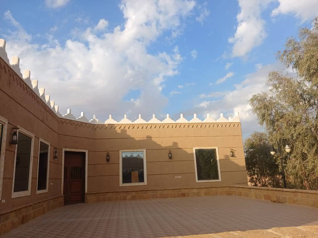 بنا الحجر الطبيعي والتراث الشعبي والبيوت الطين