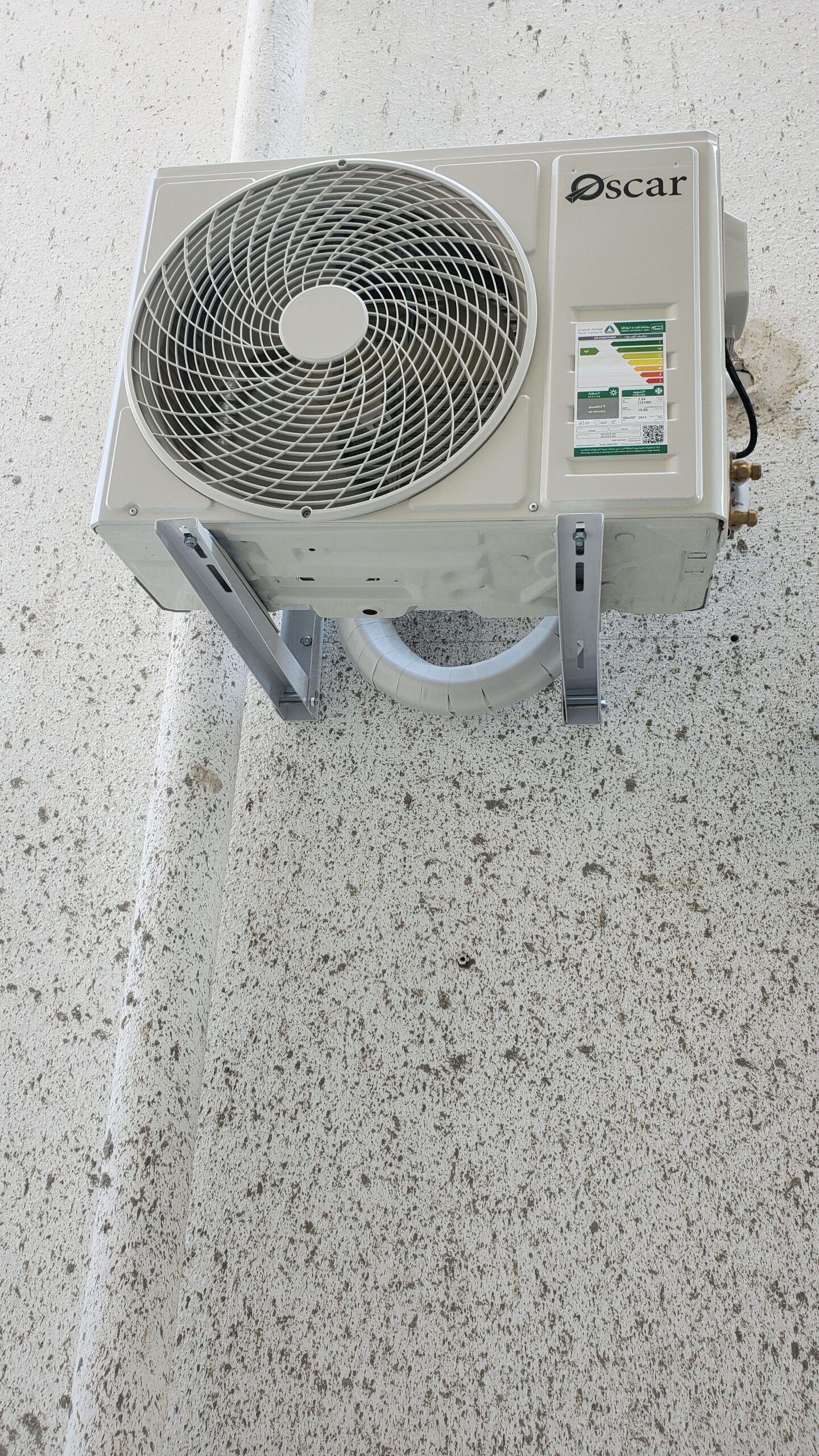 فني تكيف تركيب مكيفات السبلت صيانه تاسيس تعبيه فري