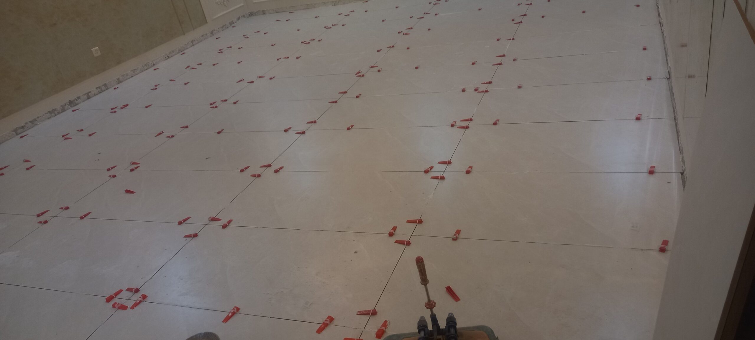 مقاول لتشطيب جميع انواع البلاط والسيراميك