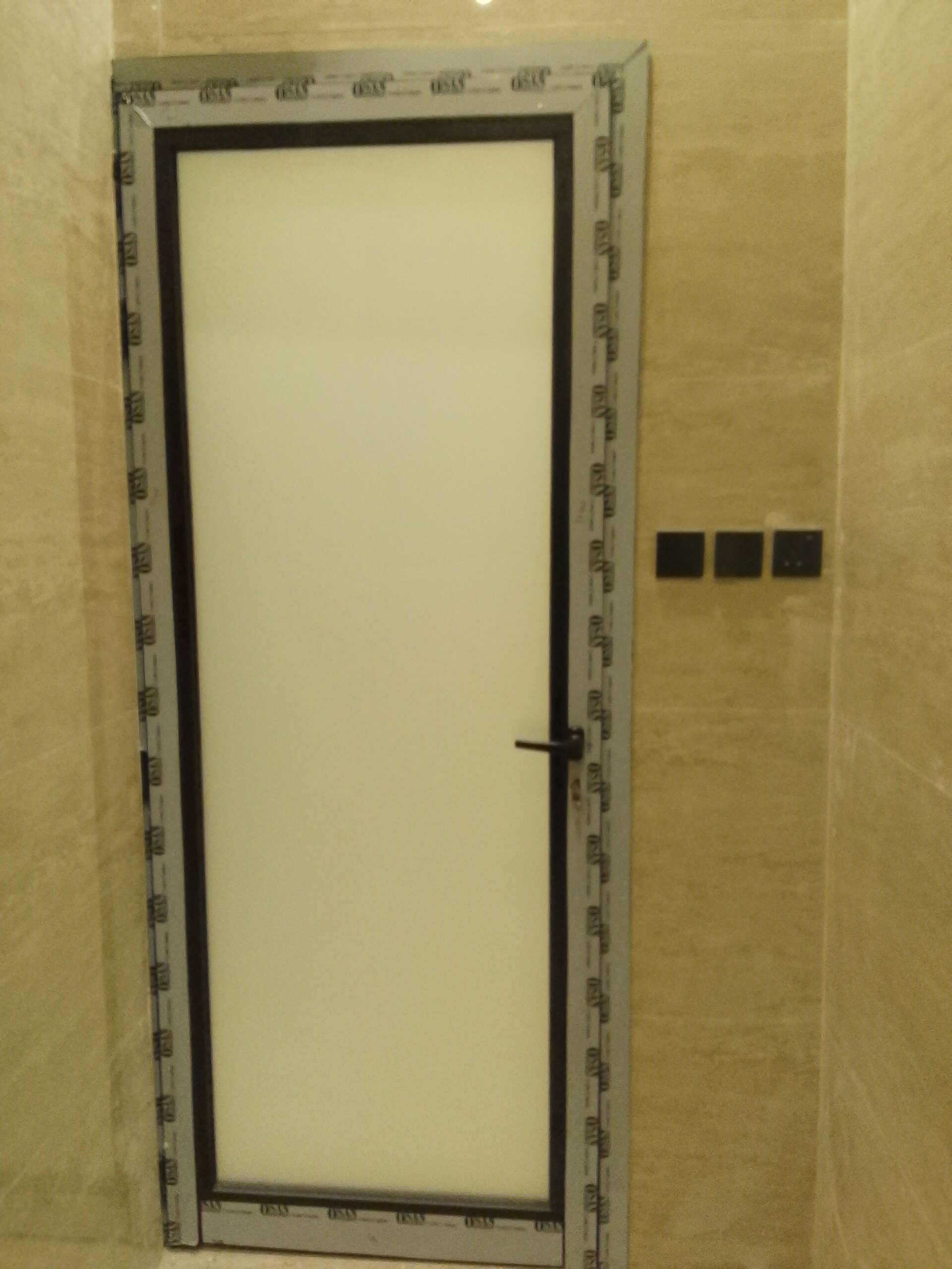 فني المنيوم تفصيل وصيانة مطابخ ابواب شبابيك فك وتر