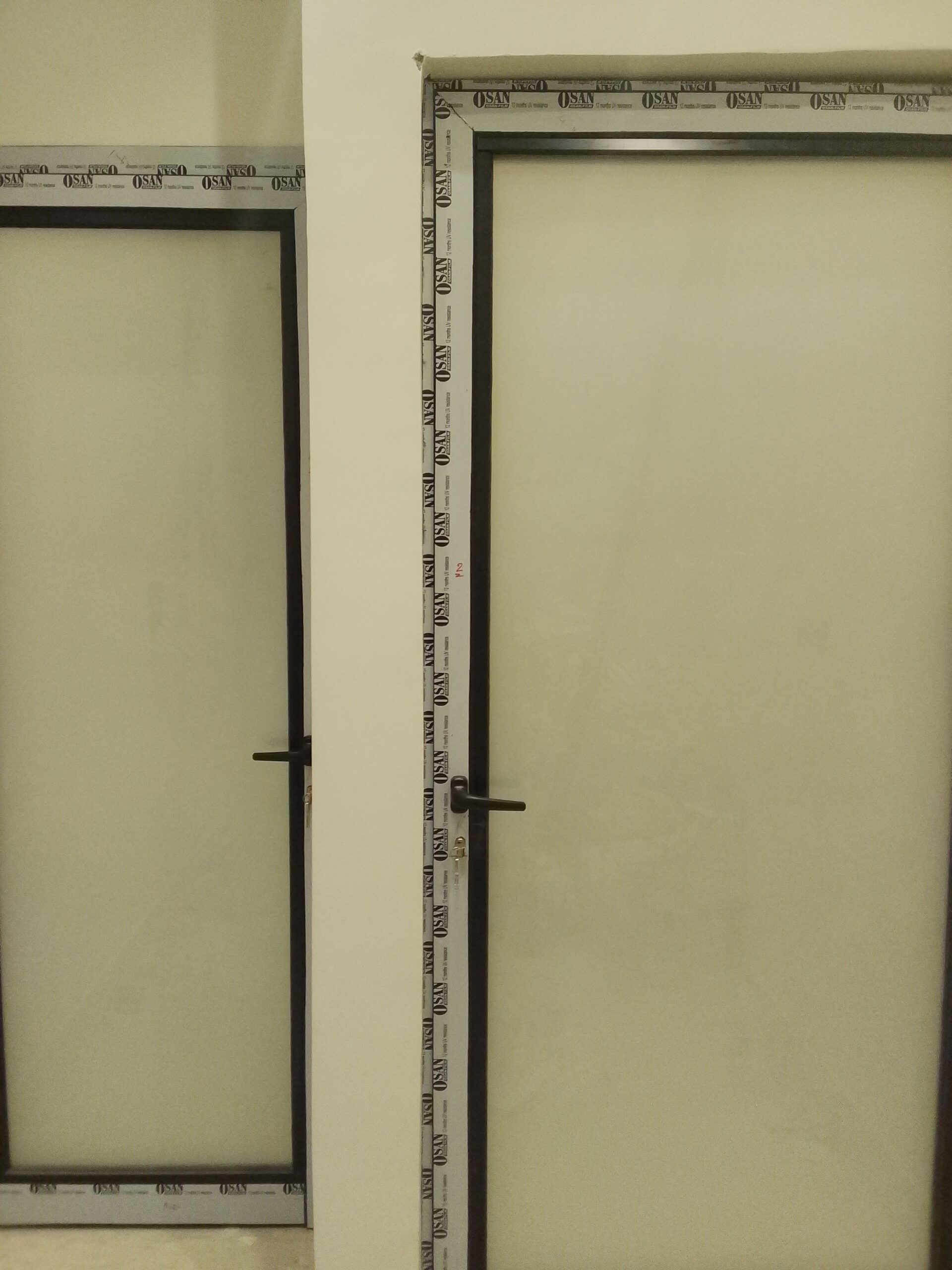 فني المنيوم تفصيل وصيانة مطابخ ابواب شبابيك فك وتر