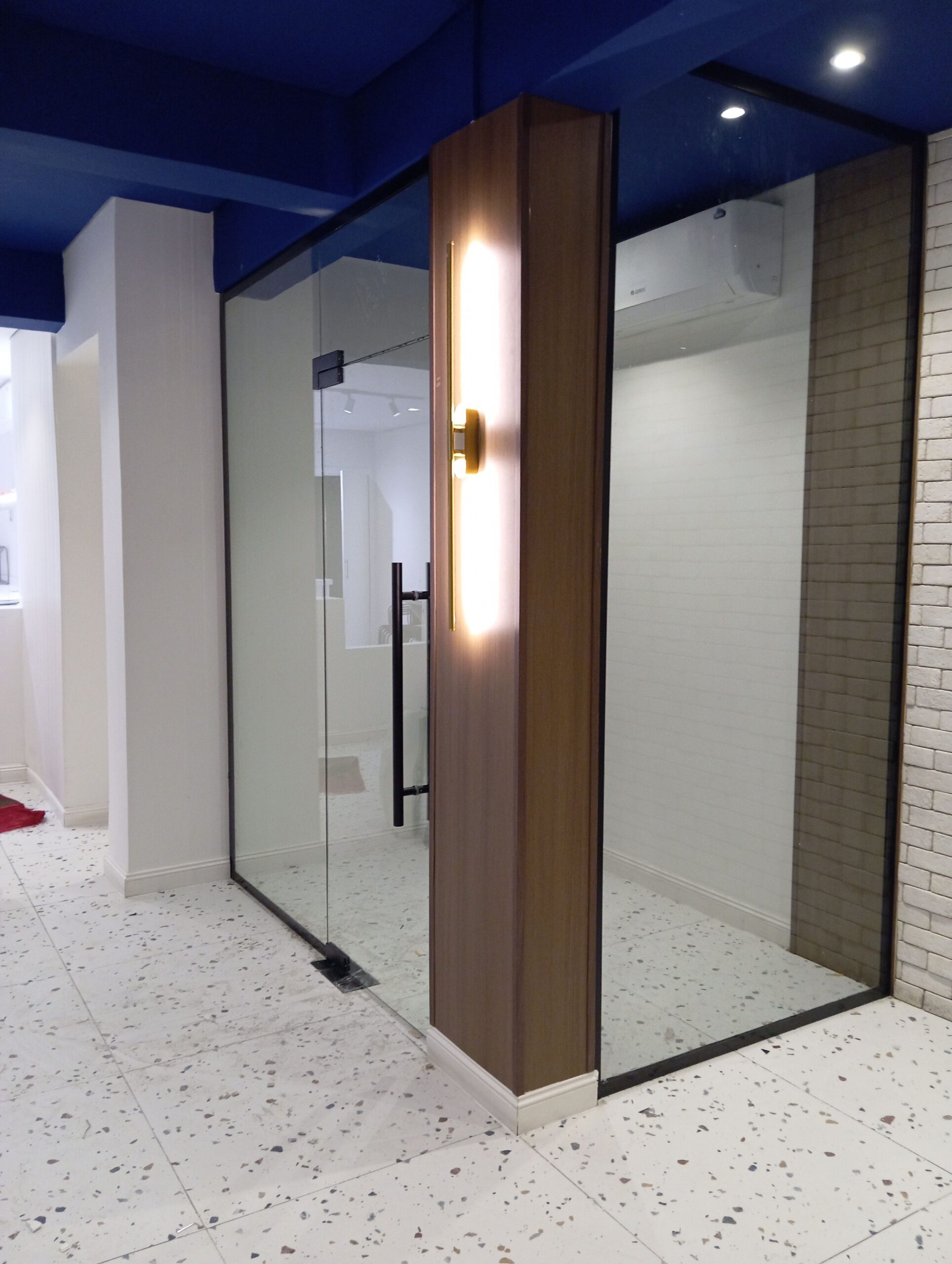 تفصيل وتركيب غرف داخلية ومكاتب داخليه زجاج سكريت 0