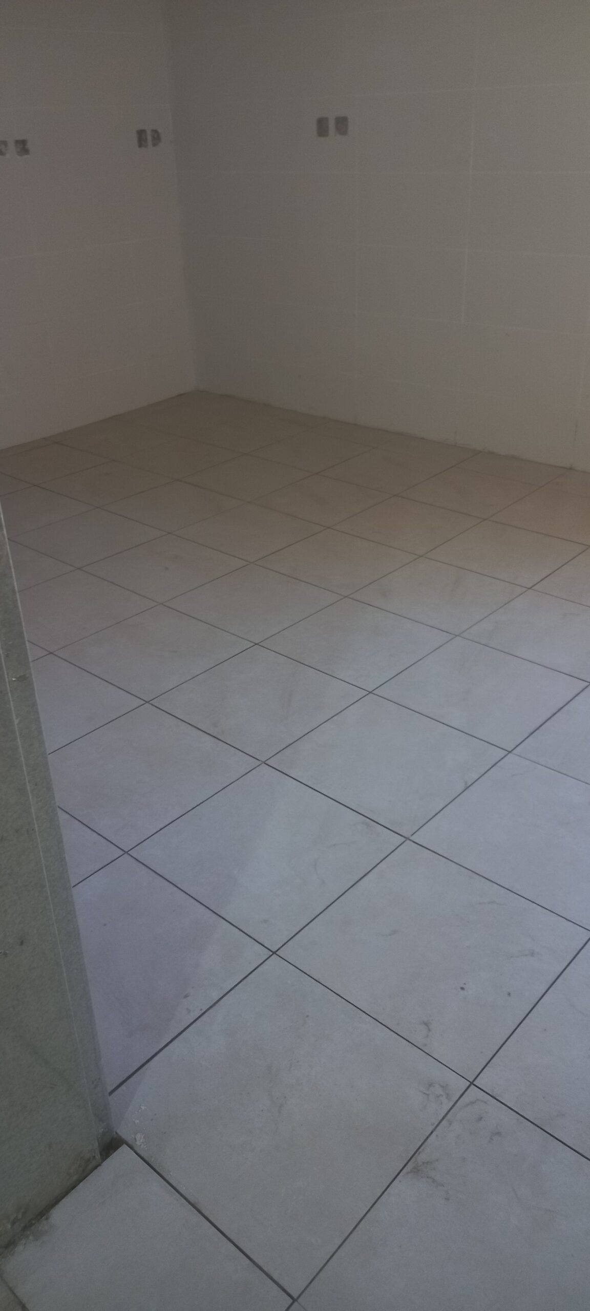 مقاول لتشطيب جميع انواع البلاط والسيراميك