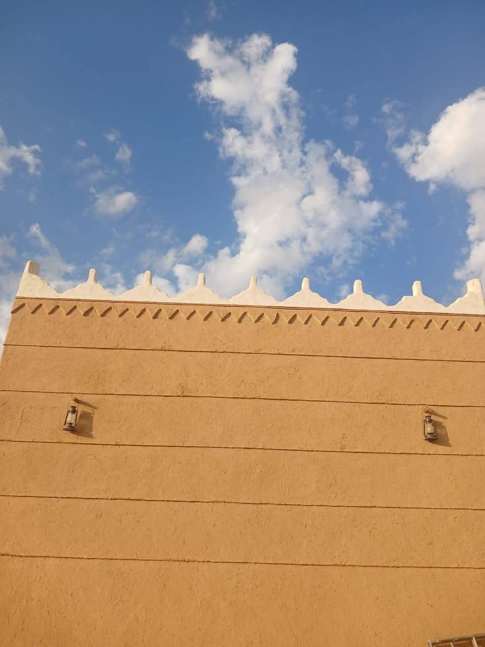 بنا الحجر الطبيعي والتراث الشعبي والبيوت الطين