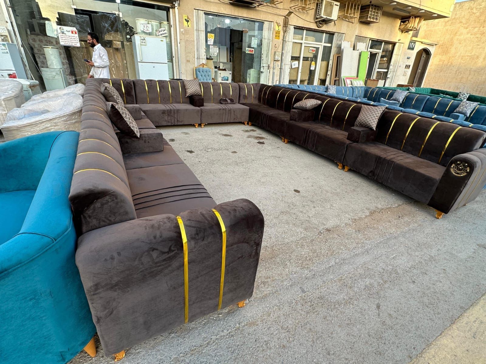 اطقم كنب متصل 4 *5 يشمل 5 مراكي و5 خداديات وستارة