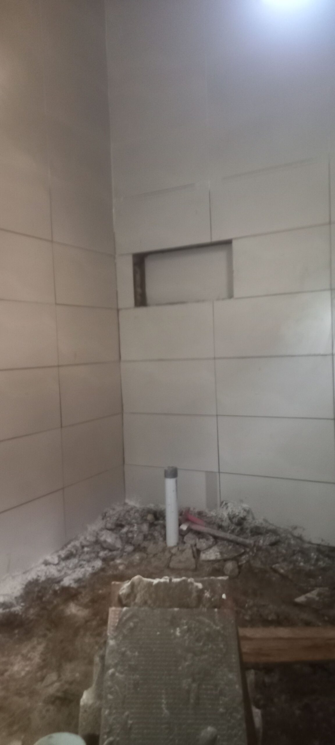 مقاول لتشطيب جميع انواع البلاط والسيراميك