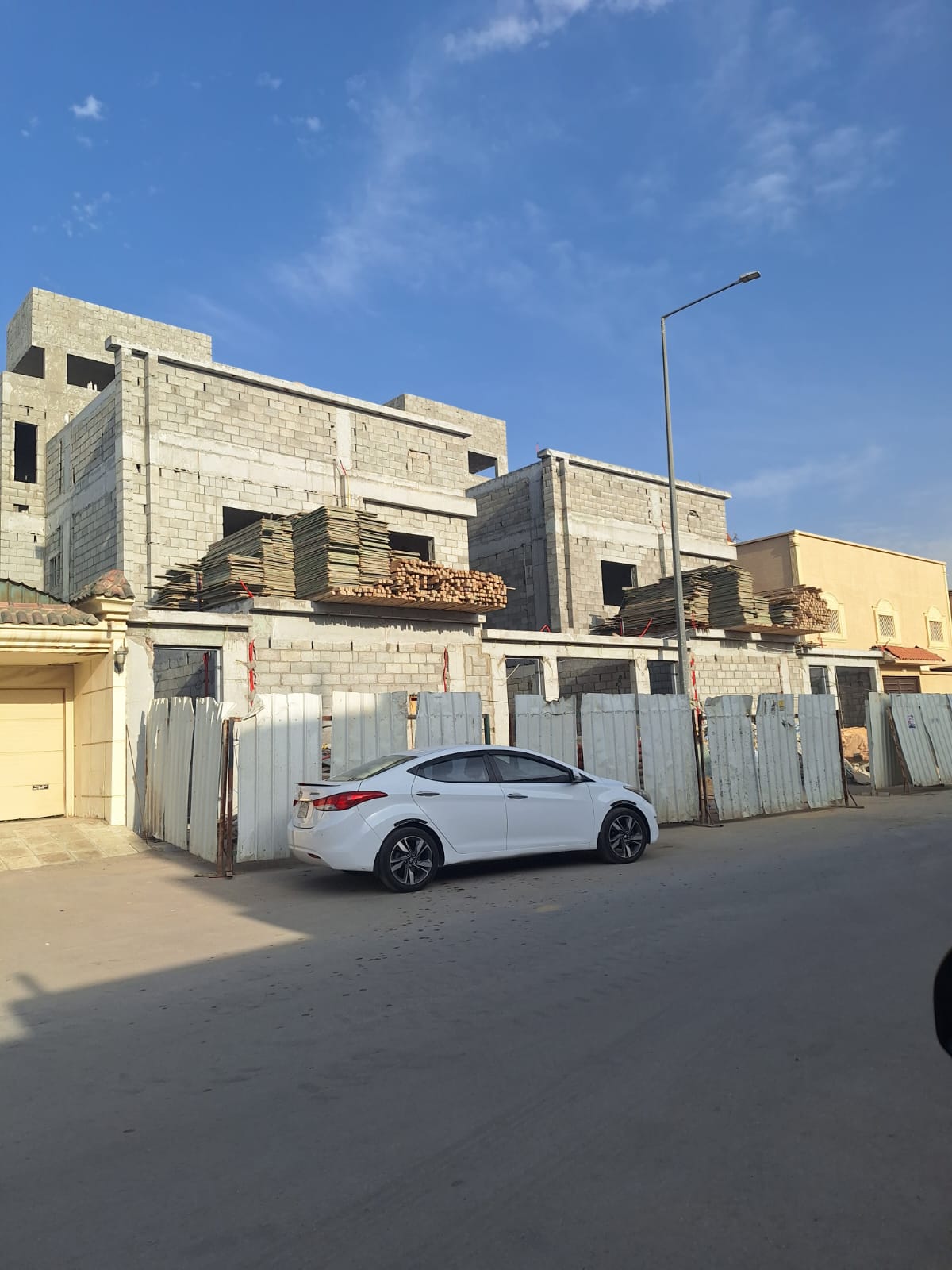 مقاول ملاحق