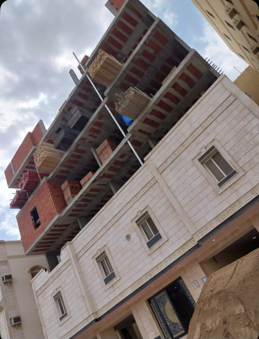 بناء ملاحق خارجية