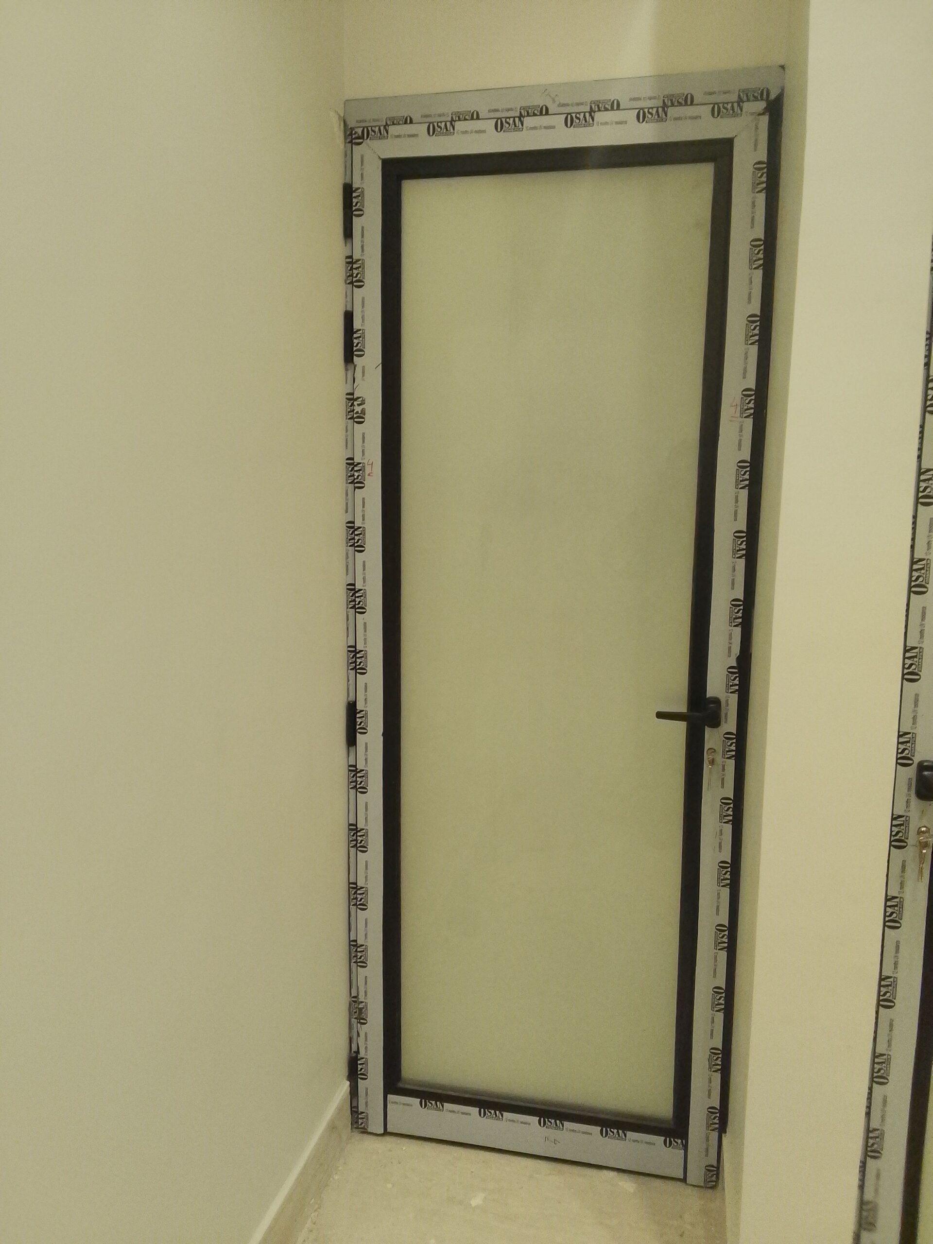 فني المنيوم تفصيل وصيانة مطابخ ابواب شبابيك فك وتر