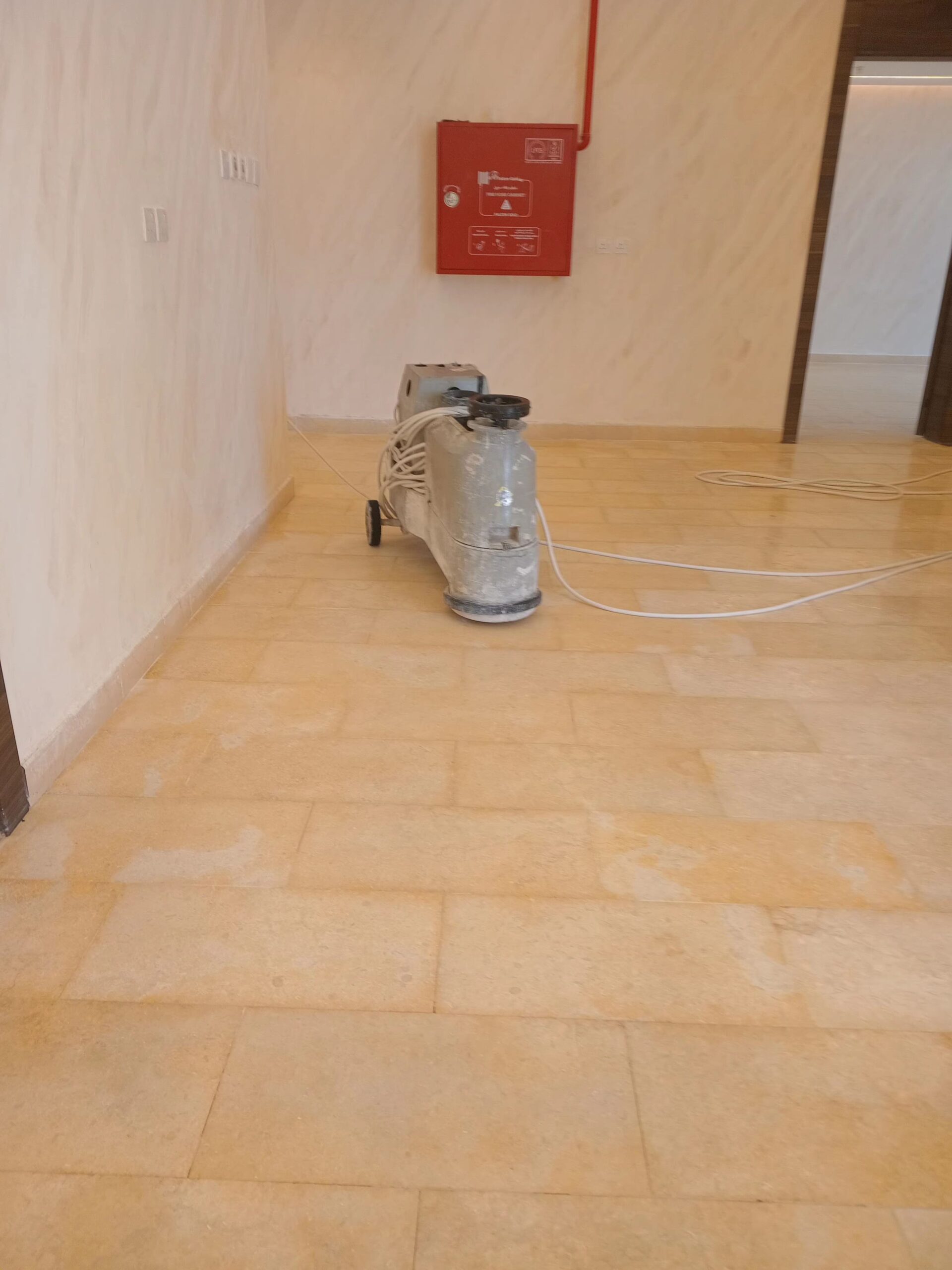 تنظيف وتلميع الشقق والعمير وتلميع السراميك بالمدين