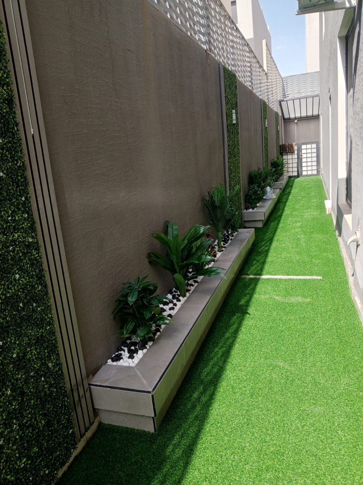 أحواض زراعيه وتنسيق حدائق وتكسيات خارجية