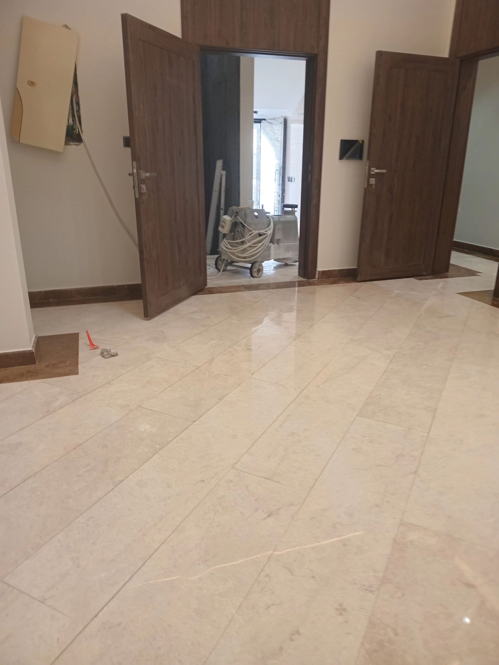 جلي وتلميع الرخام والسيراميك والبلاط وتنظيف السرام