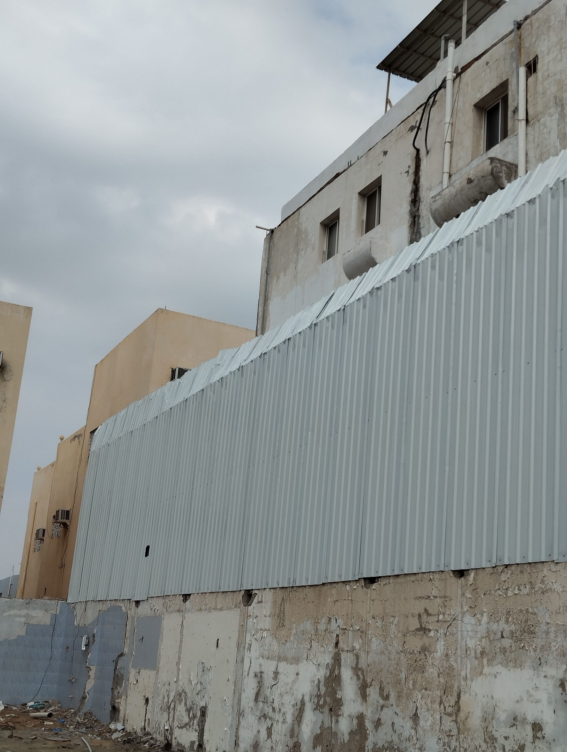 مظلات وسواتر جدة لتفصيل وتركيب مظلات سيارات تركيب