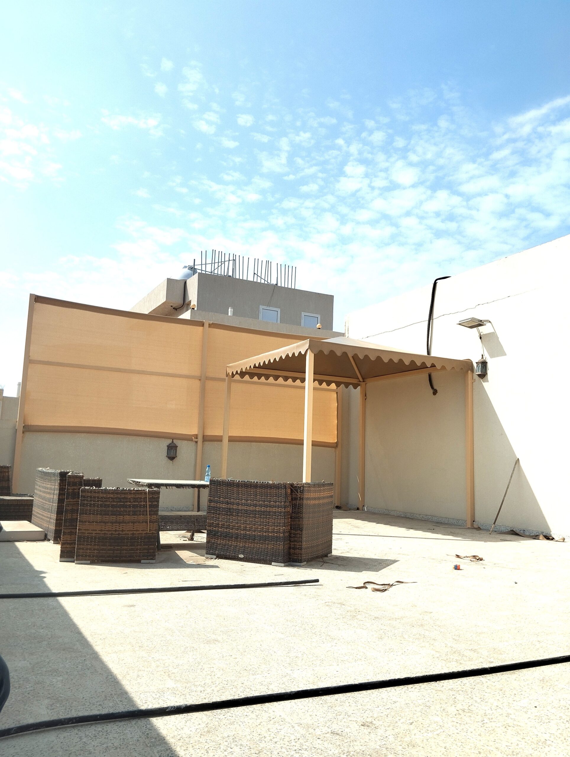 تركيب مظلات مواقف سيارات في جده بأقل الاسعار · ترك