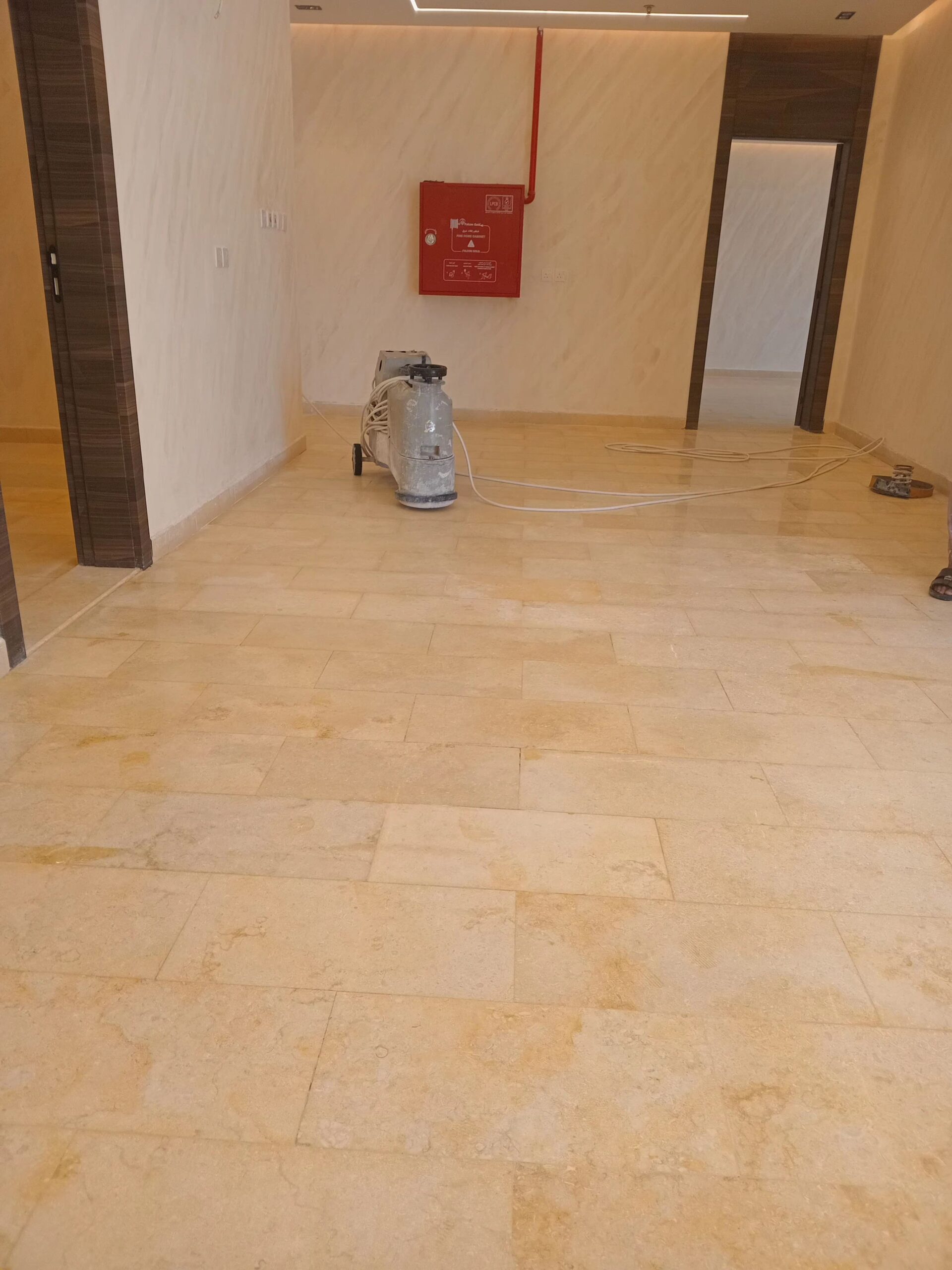 تنظيف وتلميع الشقق والعمير وتلميع السراميك بالمدين