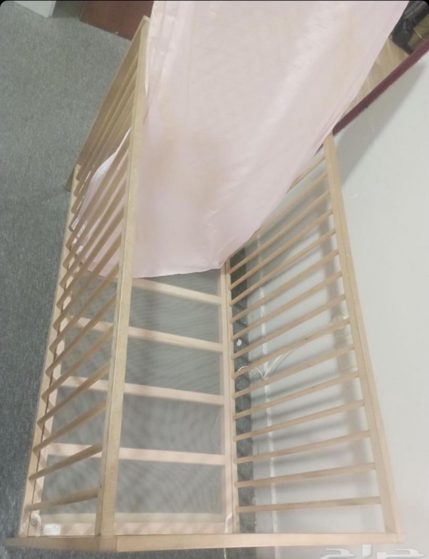 كرسي نوم اطفال ممتاز وبحاله جيده ومرتبه