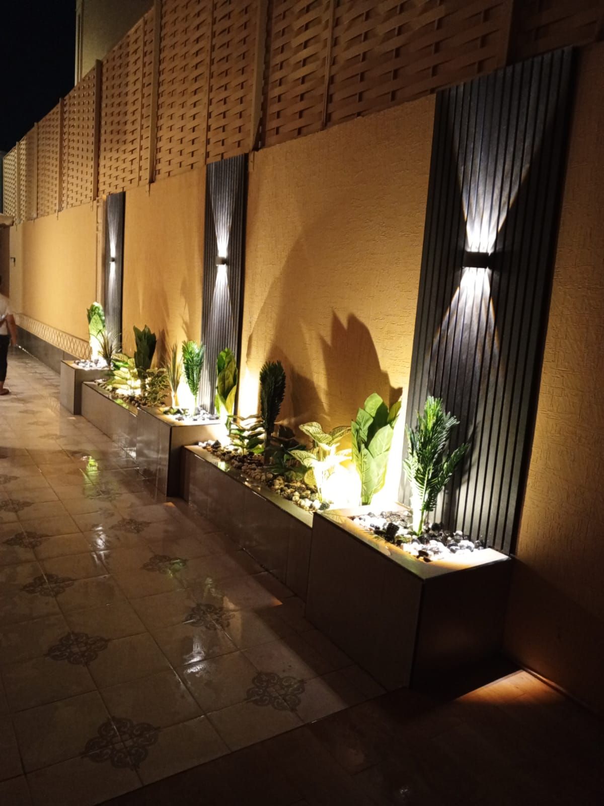 أحواض زراعيه وتنسيق حدائق وتكسيات خارجية