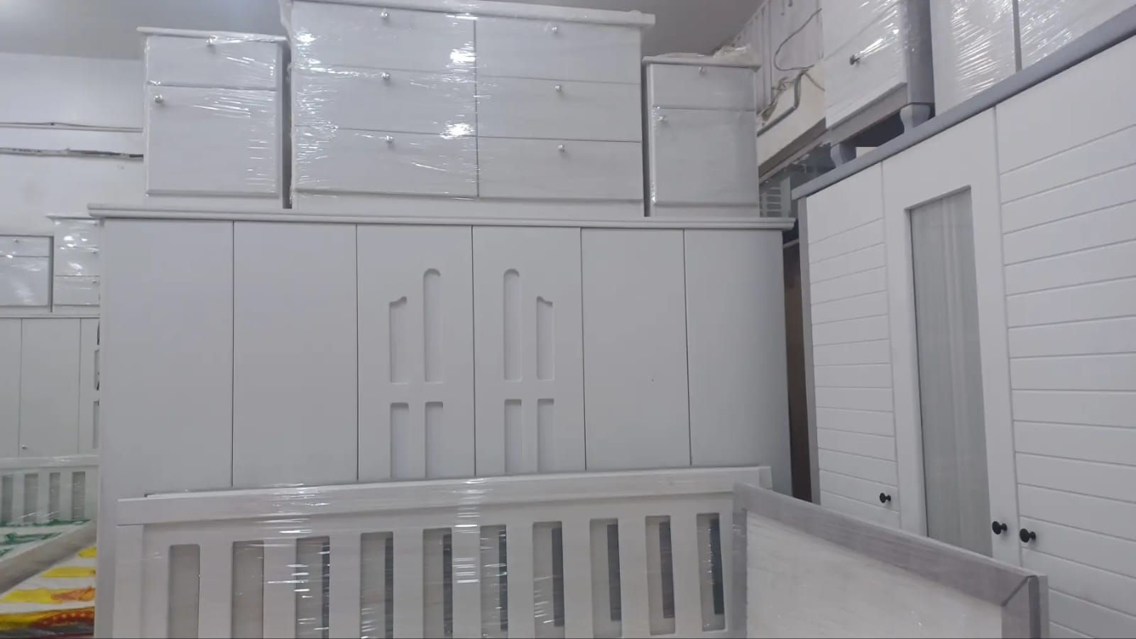 غرف نوم جاهزة من المصنع مباشرة