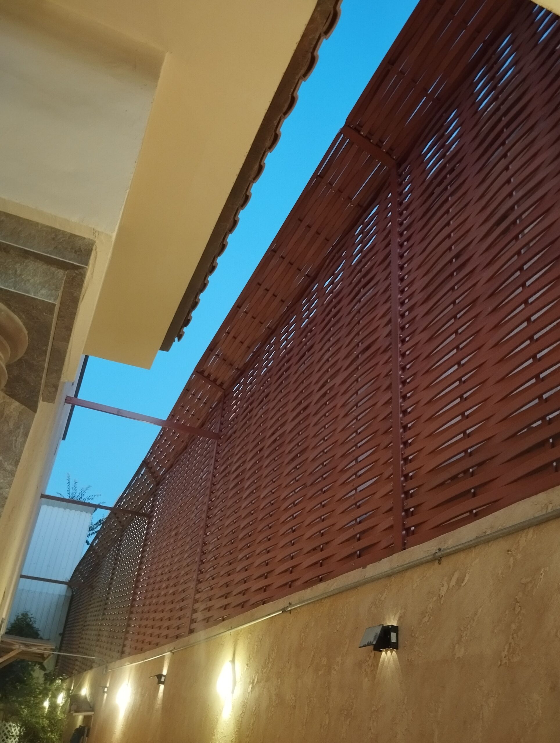 تركيب مظلات مواقف سيارات في جده بأقل الاسعار · ترك