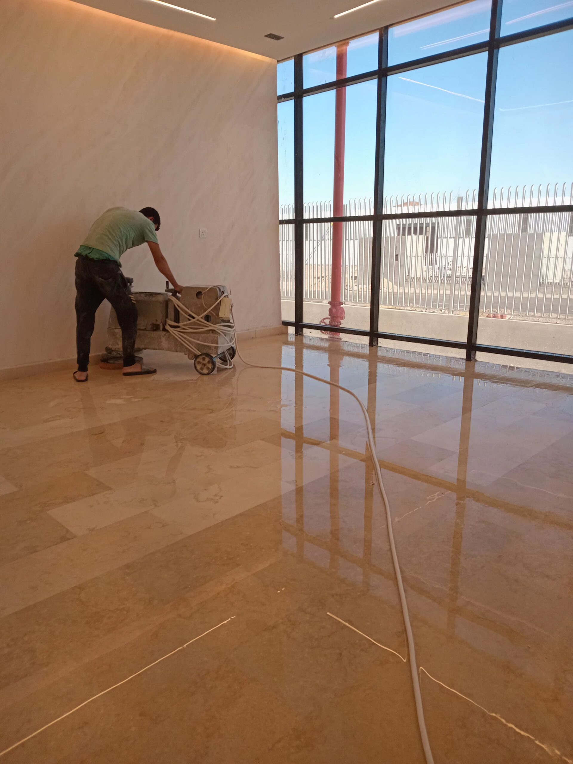 تنظيف وتلميع الشقق والعمير وتلميع السراميك بالمدين
