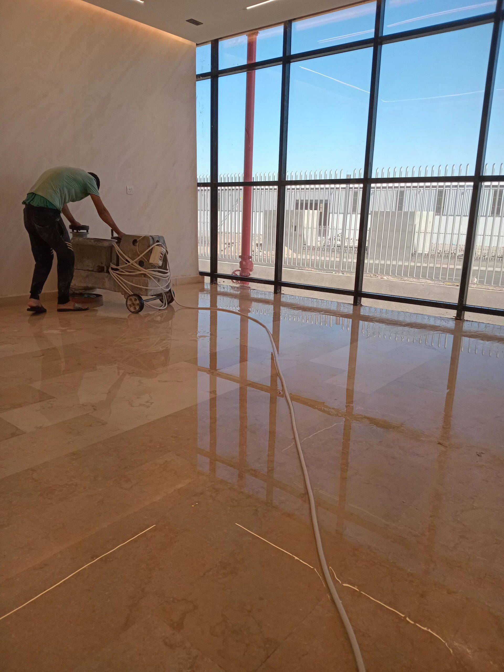 تنظيف وتلميع الشقق والعمير وتلميع السراميك بالمدين