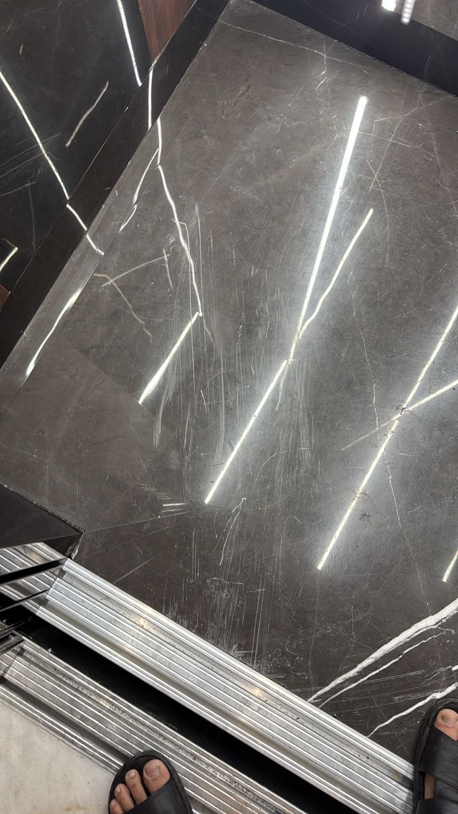 تنظيف وتلميع الشقق والعمير وتلميع السراميك بالمدين