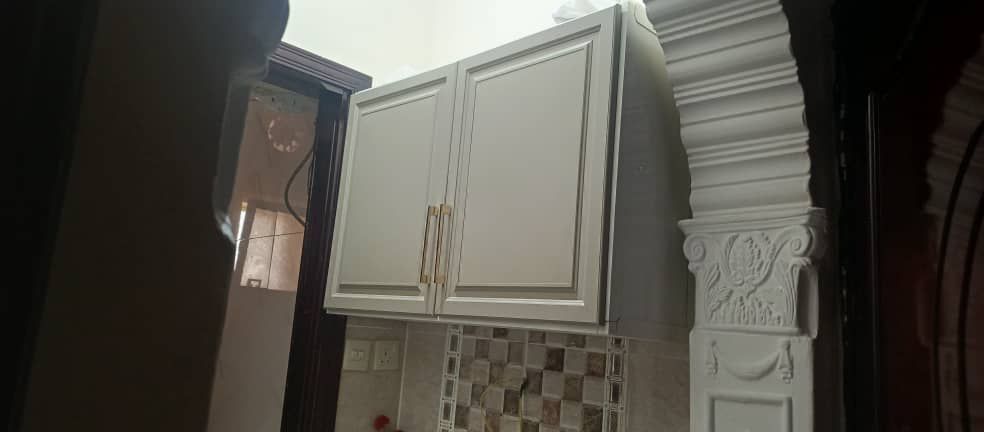 جنب مدرسة الحرمين